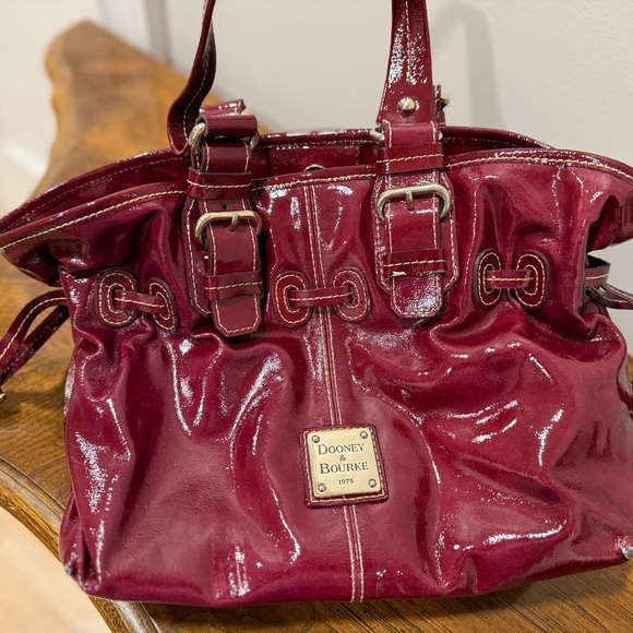 Dooney & Bourke Burgundy Patent Leather Shoulder Bag basically nwt - Picture 1 of 4